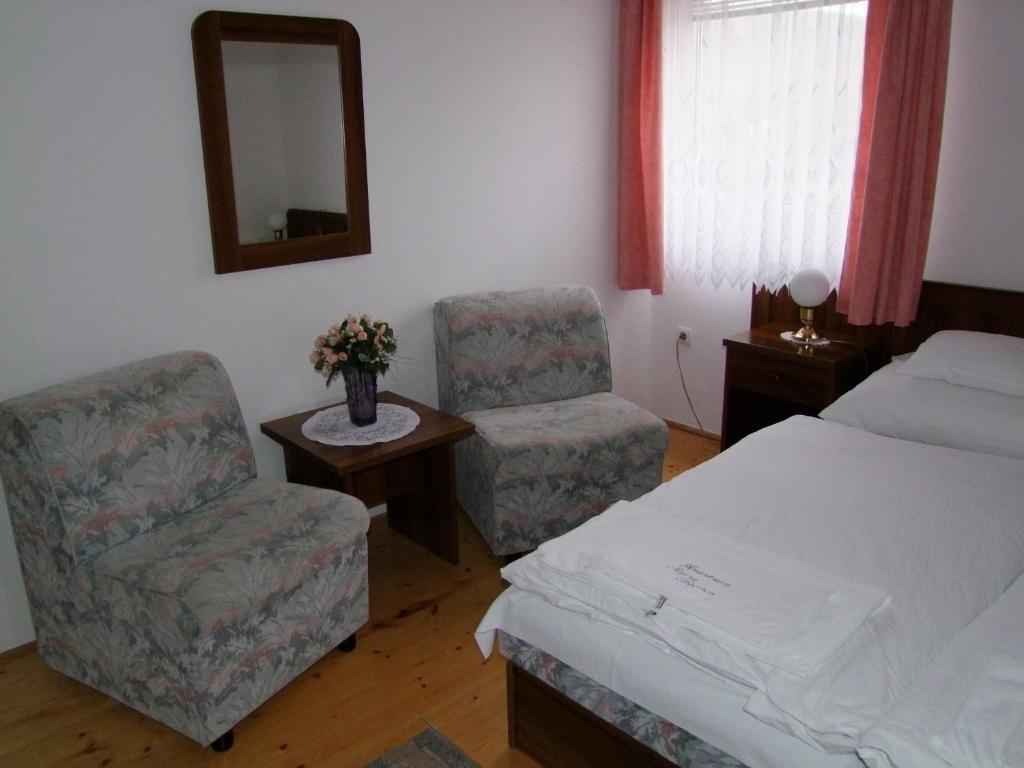Rajna Apartmanhaz Bogacs Bilik gambar